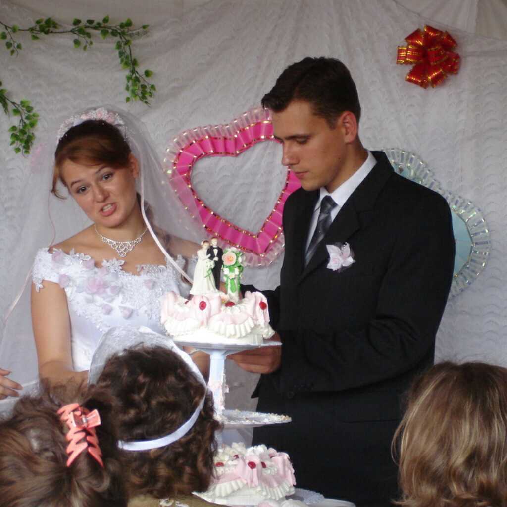 Cutting the cake